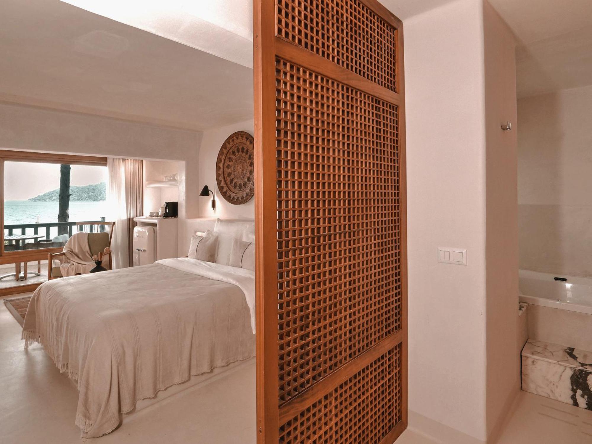 Perios Beach House - Adults Only Turunç Rum bild